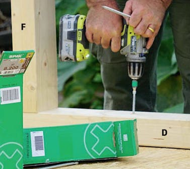 Isoleret anneks: Modul til isoleret anneks skrues fast Isoleret anneks: Modul til isoleret anneks skrues fast på top- og bundramme